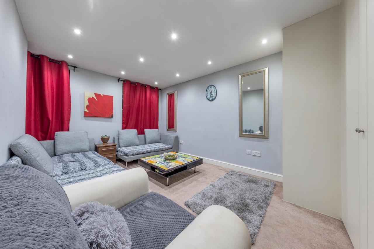 Elegant And Chic 2-Bedroom Basement Apartment In Paddington Londres Exterior foto