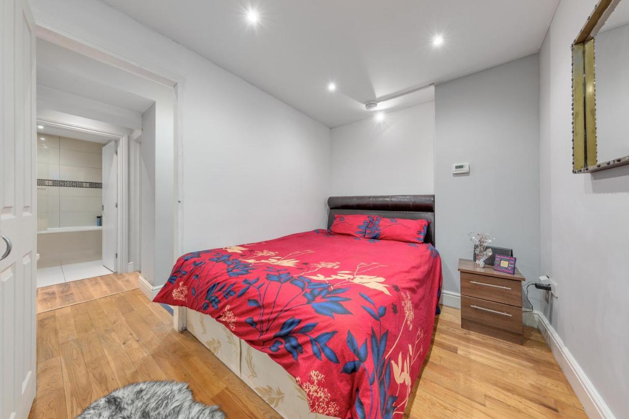 Elegant And Chic 2-Bedroom Basement Apartment In Paddington Londres Exterior foto