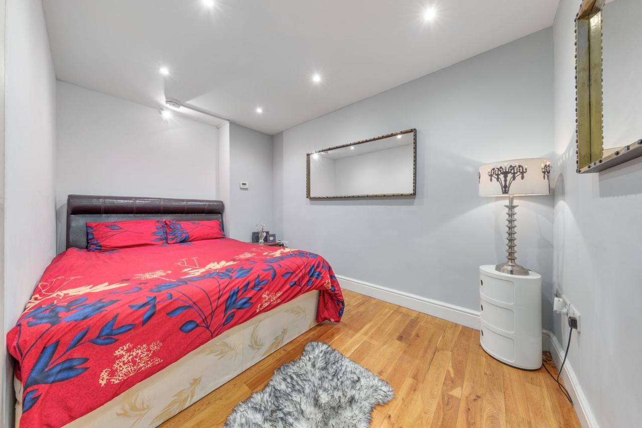 Elegant And Chic 2-Bedroom Basement Apartment In Paddington Londres Exterior foto