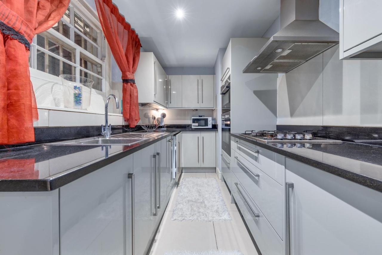 Elegant And Chic 2-Bedroom Basement Apartment In Paddington Londres Exterior foto