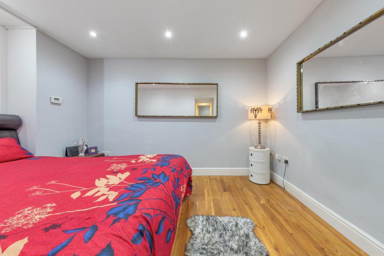 Elegant And Chic 2-Bedroom Basement Apartment In Paddington Londres Exterior foto