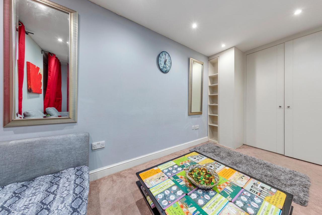 Elegant And Chic 2-Bedroom Basement Apartment In Paddington Londres Exterior foto